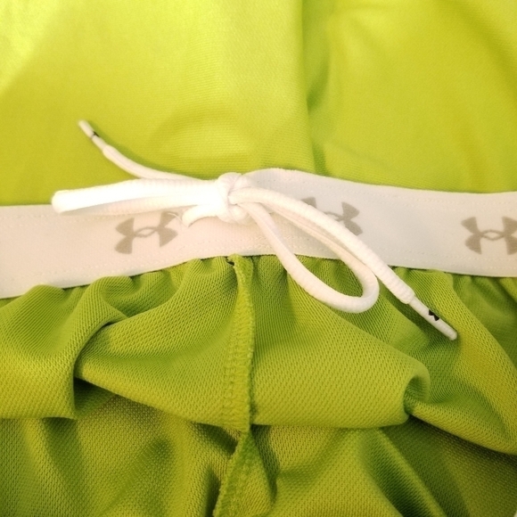 Under Armour Shorts Green & White Size‎ Medium - Picture 5 of 6